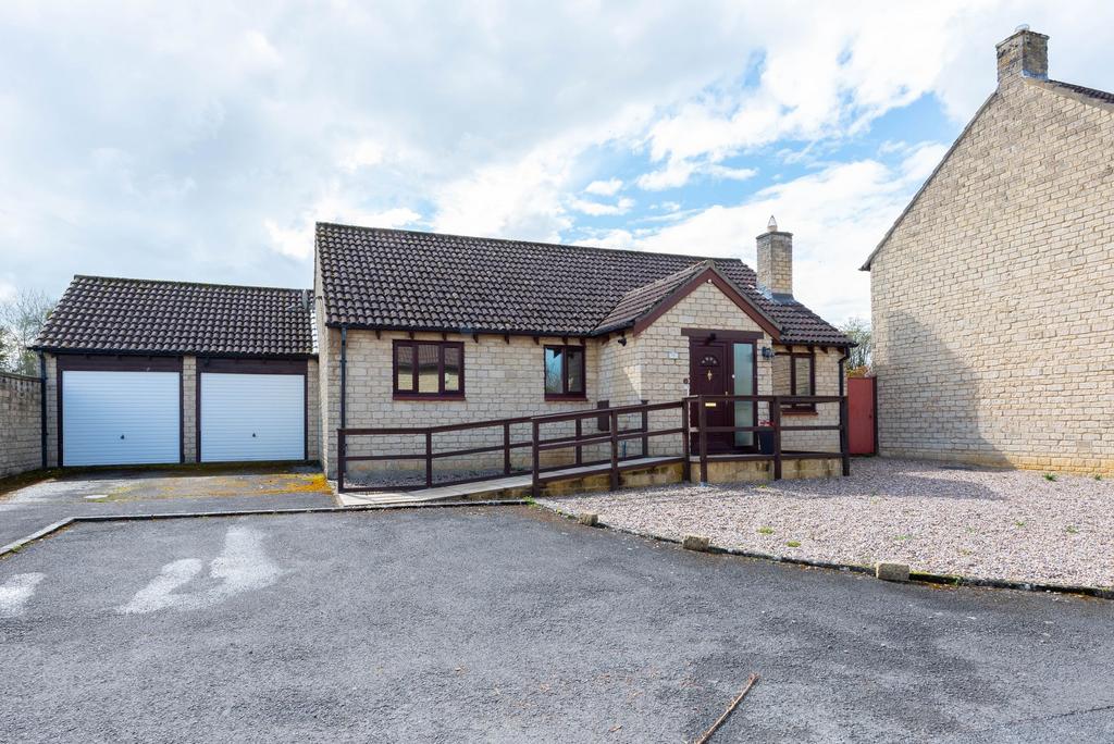 The Spears, Yarnton, OX5 3 bed detached bungalow for sale £525,000