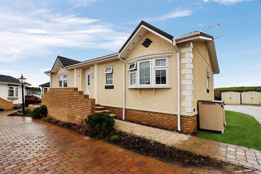 Herne Bay, Kent, CT6 2 bed park home for sale £280,000