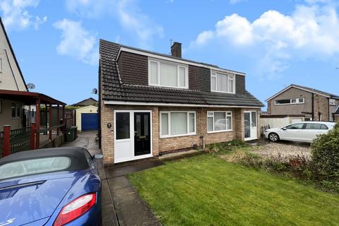 3 bedroom semi-detached house to rent, Cliffe House Avenue, Garforth