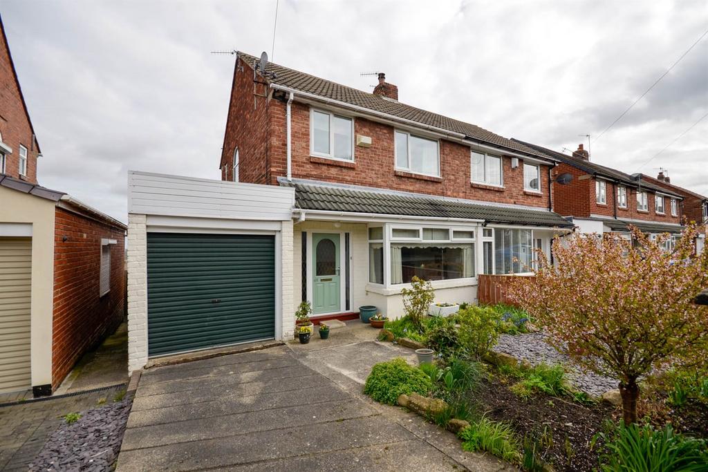 Knoll Rise, Dunston 3 bed semidetached house for sale £190,000