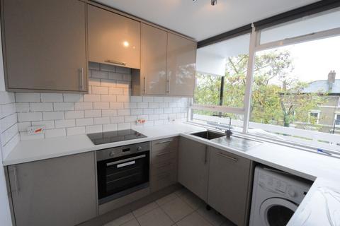 2 bedroom flat to rent, Chesterfield Court, Granville Park, Lewisham, SE13