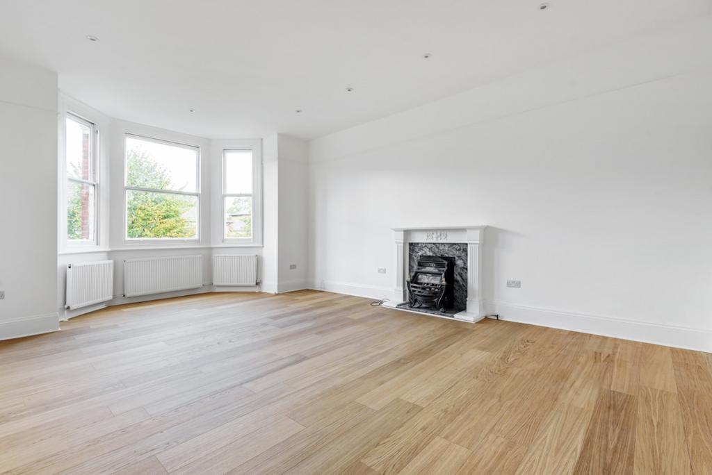 Lancaster Avenue London SE27 3 bed apartment £2,600 pcm (£600 pw)