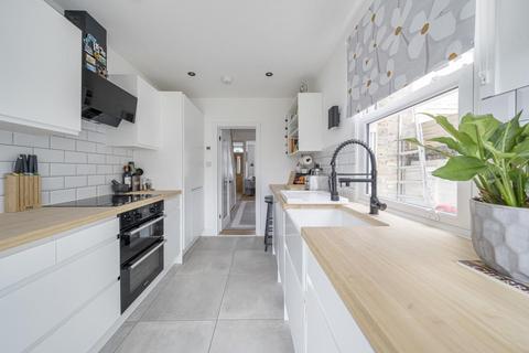 116 Doggett Road, London, SE6 4QB