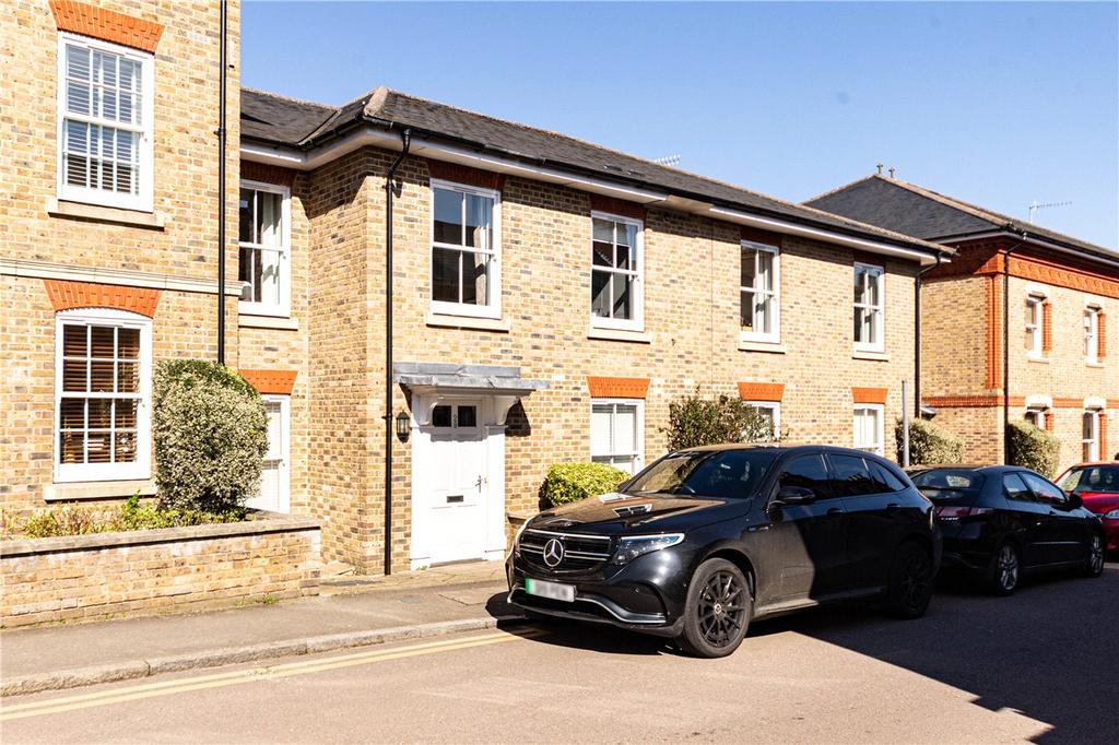 Manor Street, Berkhamsted, Hertfordshire 2 bed £1,650 pcm