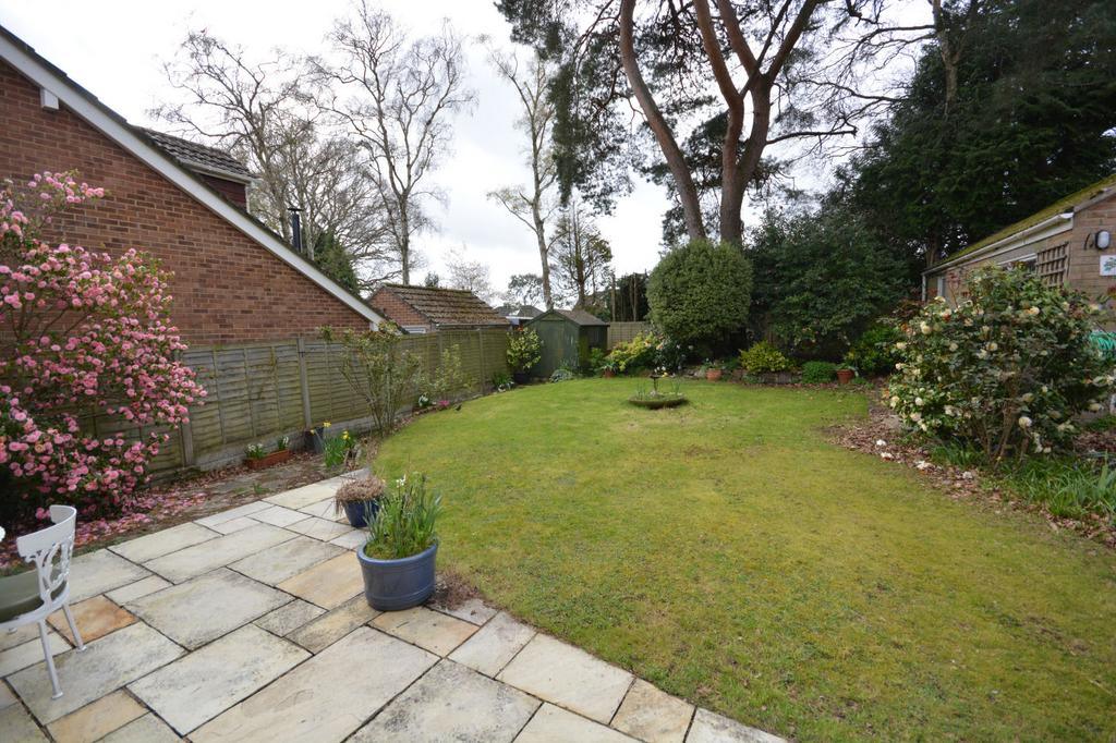 Wetherby Close, Broadstone BH18 5 bed detached house for sale £565,000