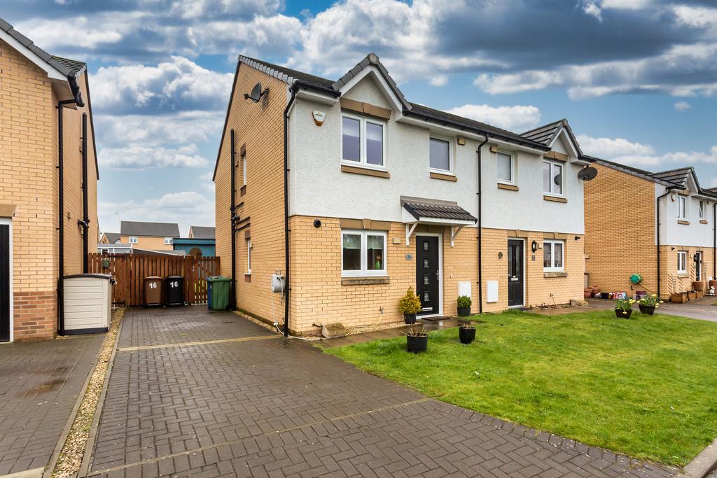 16 Bolerno Gardens, PA7 5FG 3 bed semidetached villa £240,000