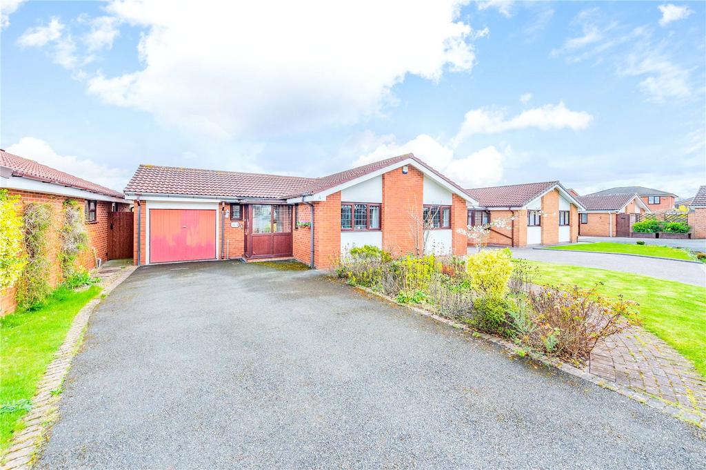 Thirlmere Grove, Priorslee, Telford, Shropshire, TF2 3 bed bungalow for