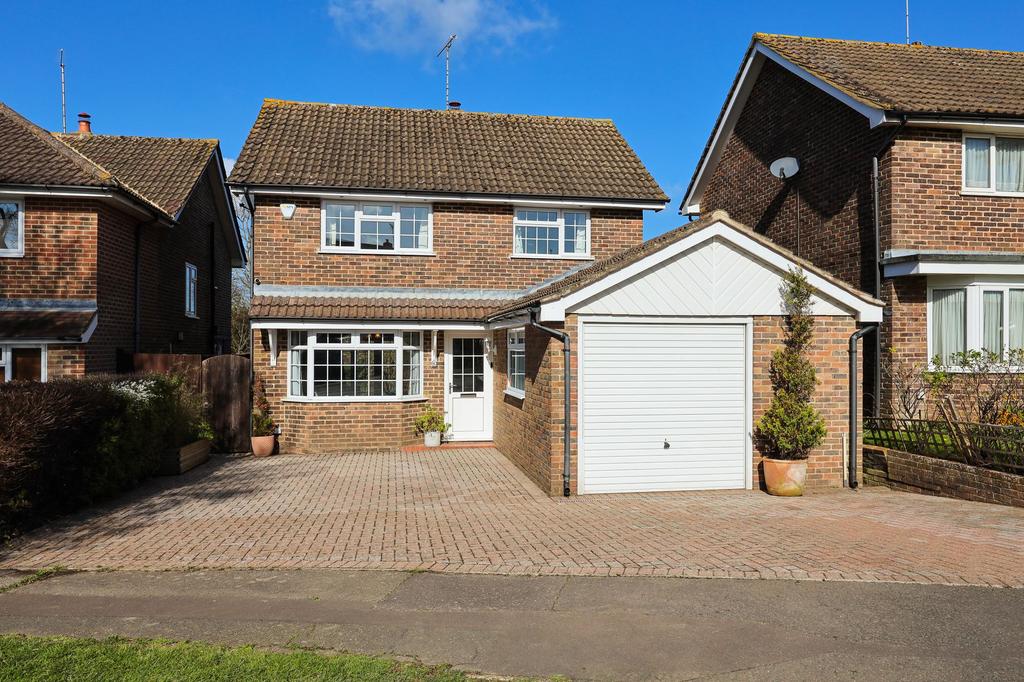 Meadow Lane, Burgess Hill, RH15 4 bed detached house for sale £490,000