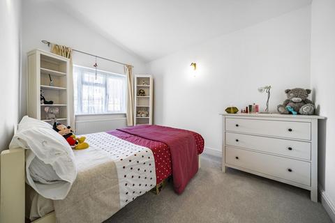 4 North Gardens, London, SW19 2NR