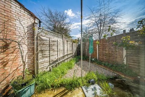 4 North Gardens, London, SW19 2NR