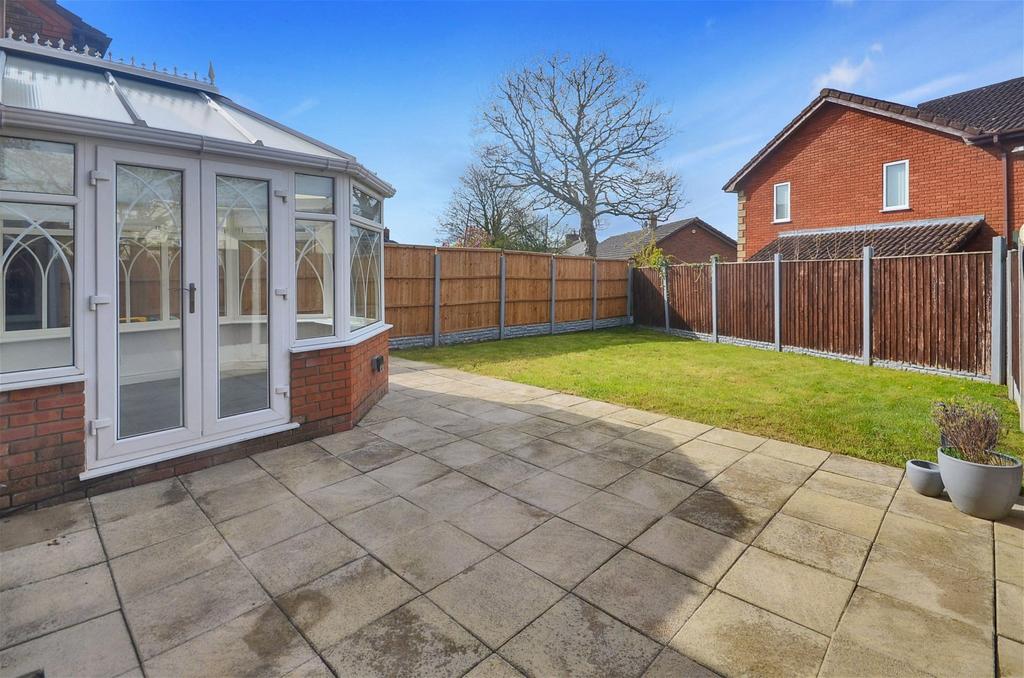 Upton Grange, Widnes, WA8 9ZA 3 bed detached house £1,250 pcm (£288 pw)