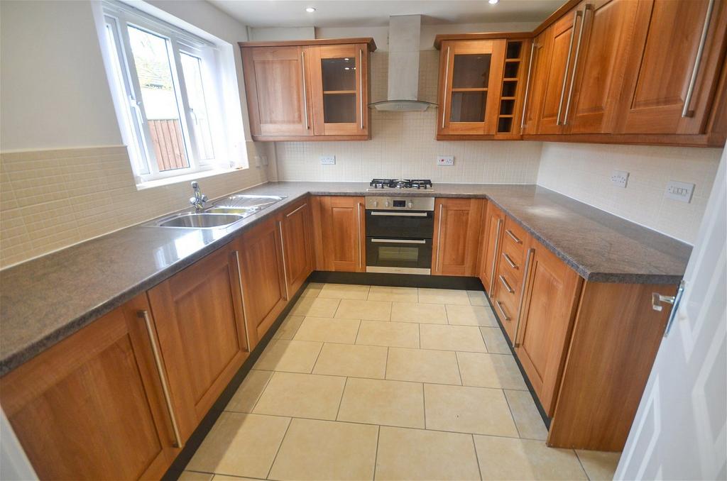 Upton Grange, Widnes, WA8 9ZA 3 bed detached house £1,250 pcm (£288 pw)