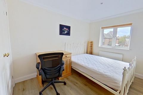 1 bedroom in a house share to rent, Stocton Road, Guildford