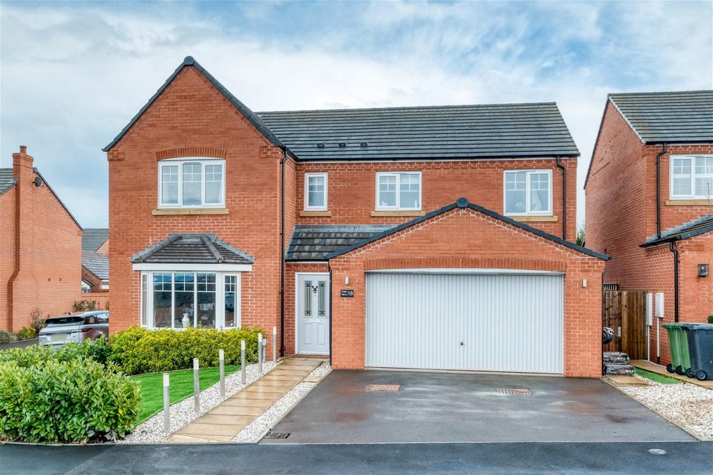Groves Way, Hartlebury, Kidderminster, DY11 7TU 5 bed detached house