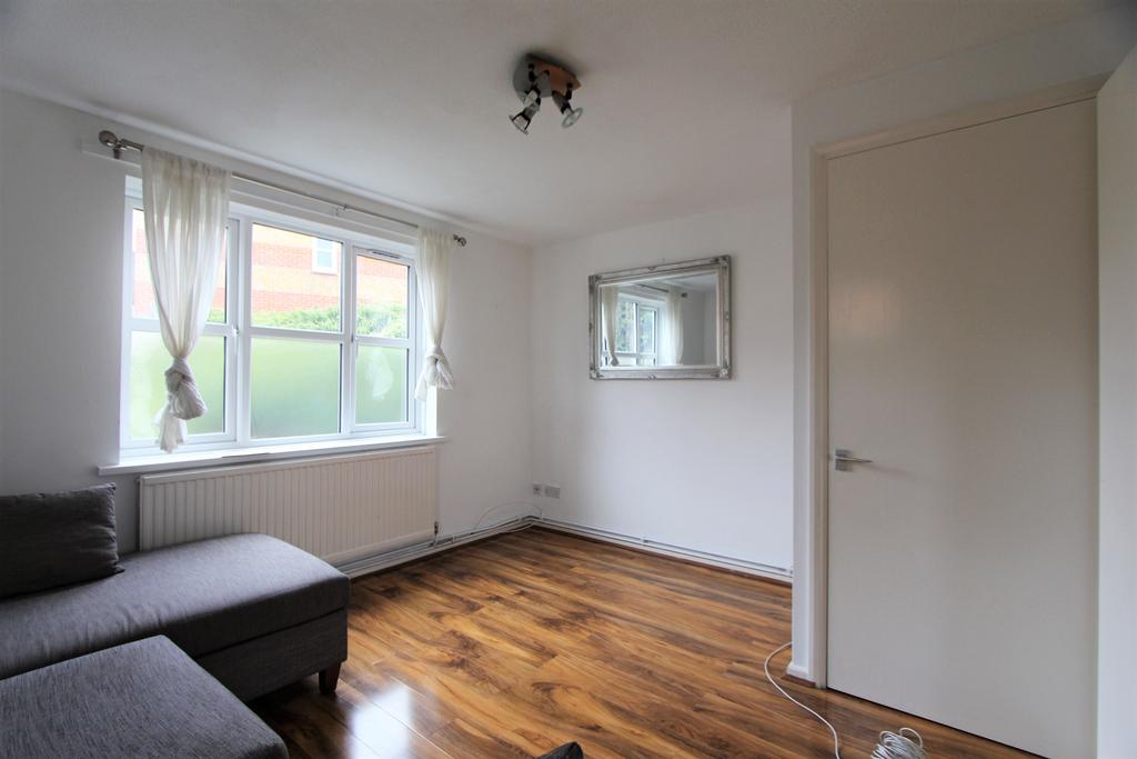Yeats Court, Tynemouth Road... 1 bed flat £1,350 pcm (£312 pw)