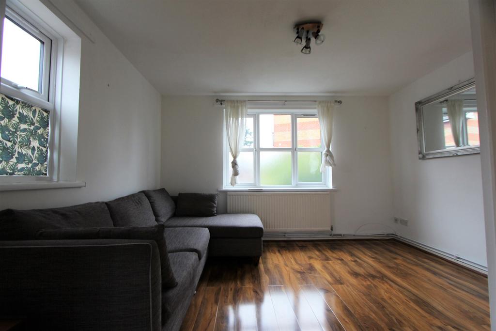 Yeats Court, Tynemouth Road... 1 bed flat £1,350 pcm (£312 pw)