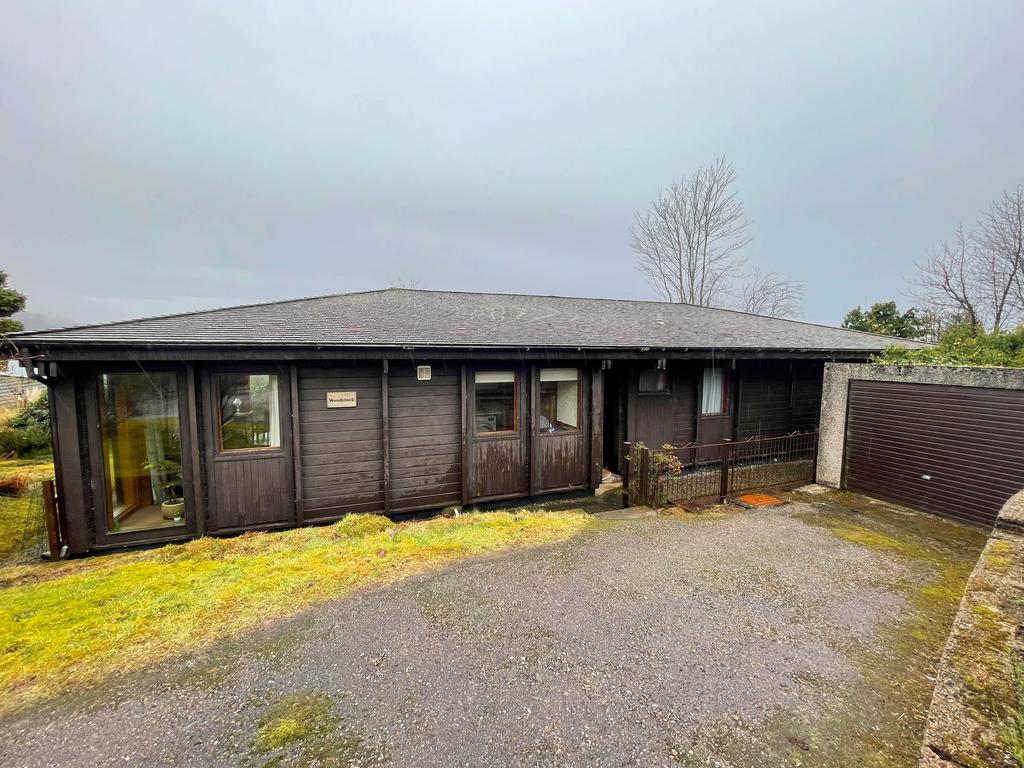 Kirkton Avenue, Lochcarron IV54 4 bed detached house for sale £145,000