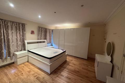 undefined, Hainault Road, Chigwell, IG7