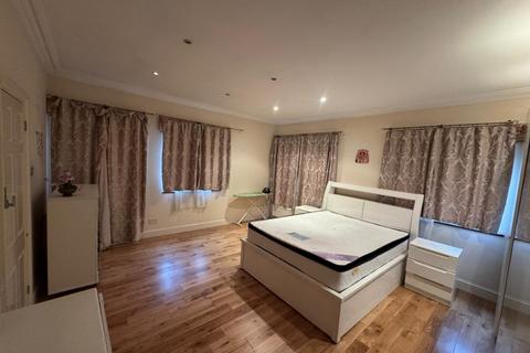 undefined, Hainault Road, Chigwell, IG7