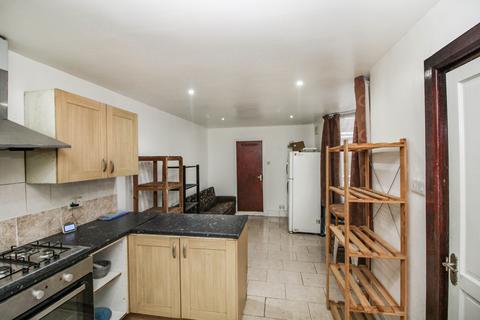 4 bedroom terraced house to rent - Kensington Avenue, East Ham / Manor Park E12