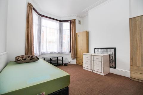 4 bedroom terraced house to rent - Kensington Avenue, East Ham / Manor Park E12