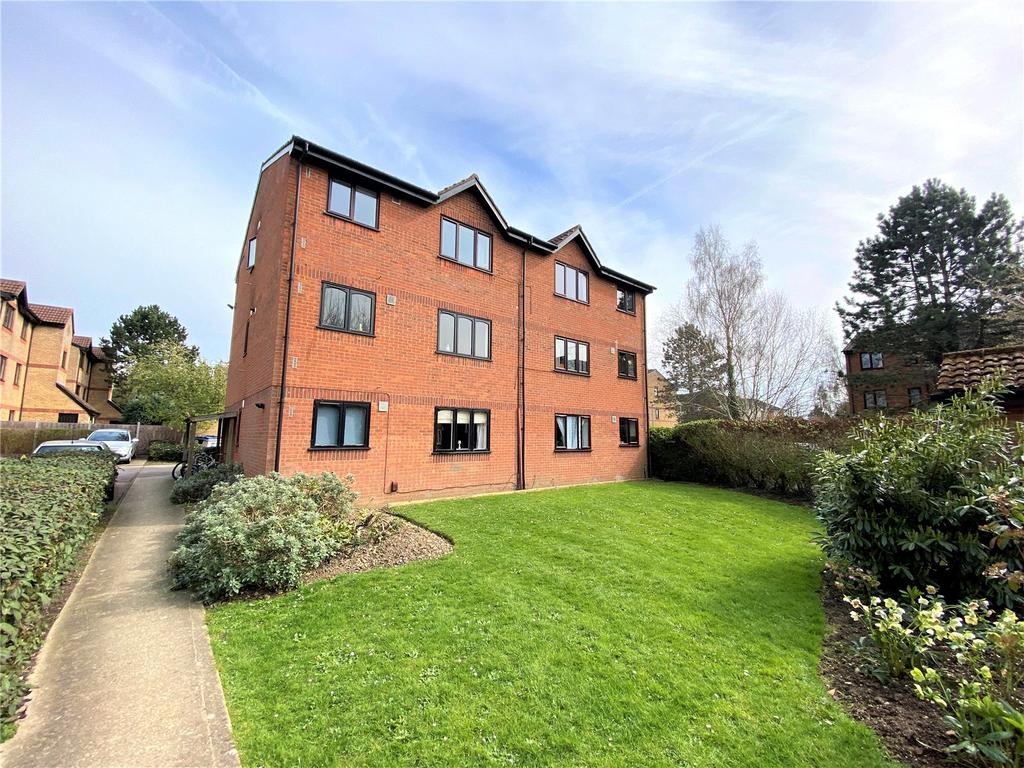 Courtlands Close, Watford, Hertfordshire, WD24 2 bed flat for sale £269,495