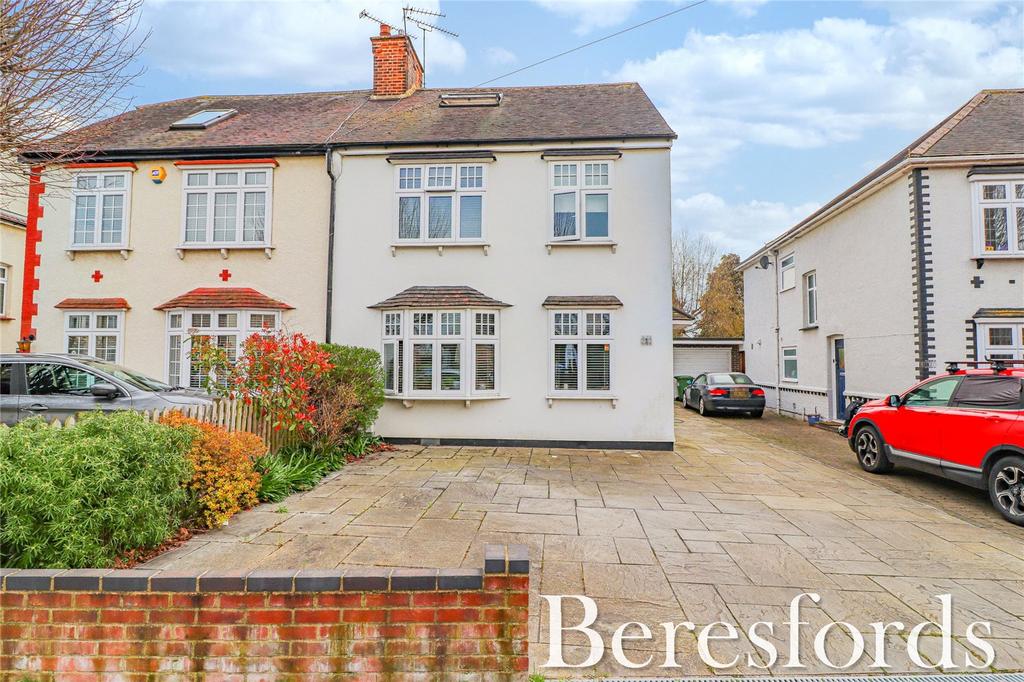 Sunnyside Gardens, Upminster, RM14 4 bed semidetached house £800,000