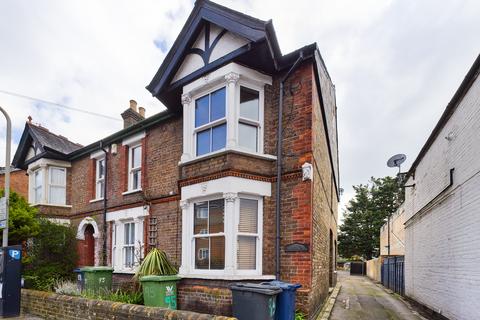 3 bedroom semi-detached house to rent, Queens Road, High Wycombe, HP13 6AH