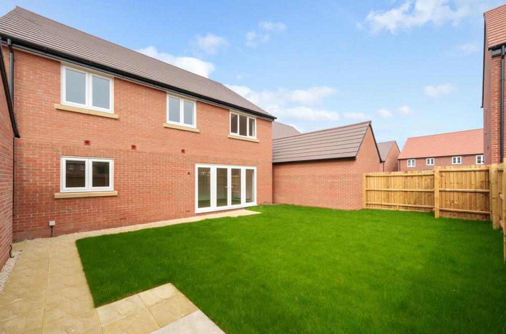 St Marys, Biddenham, Bedford 5 bed detached house £695,000