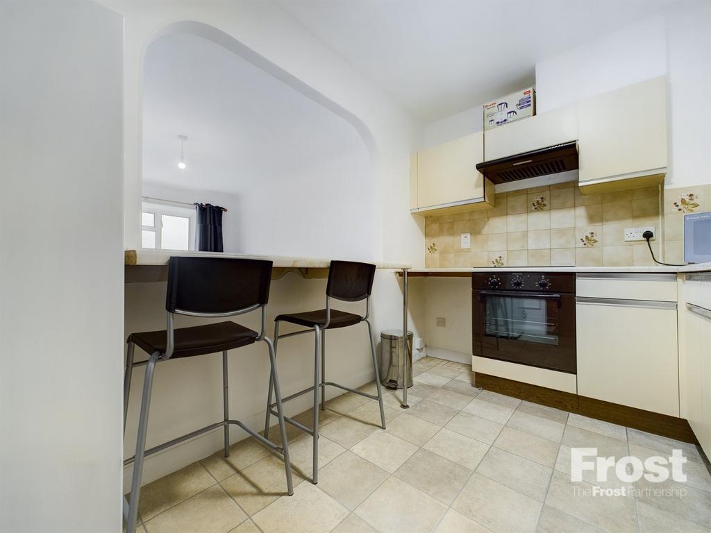 Edgell Road, StainesuponThames, Surrey, TW18 1 bed property £1,095