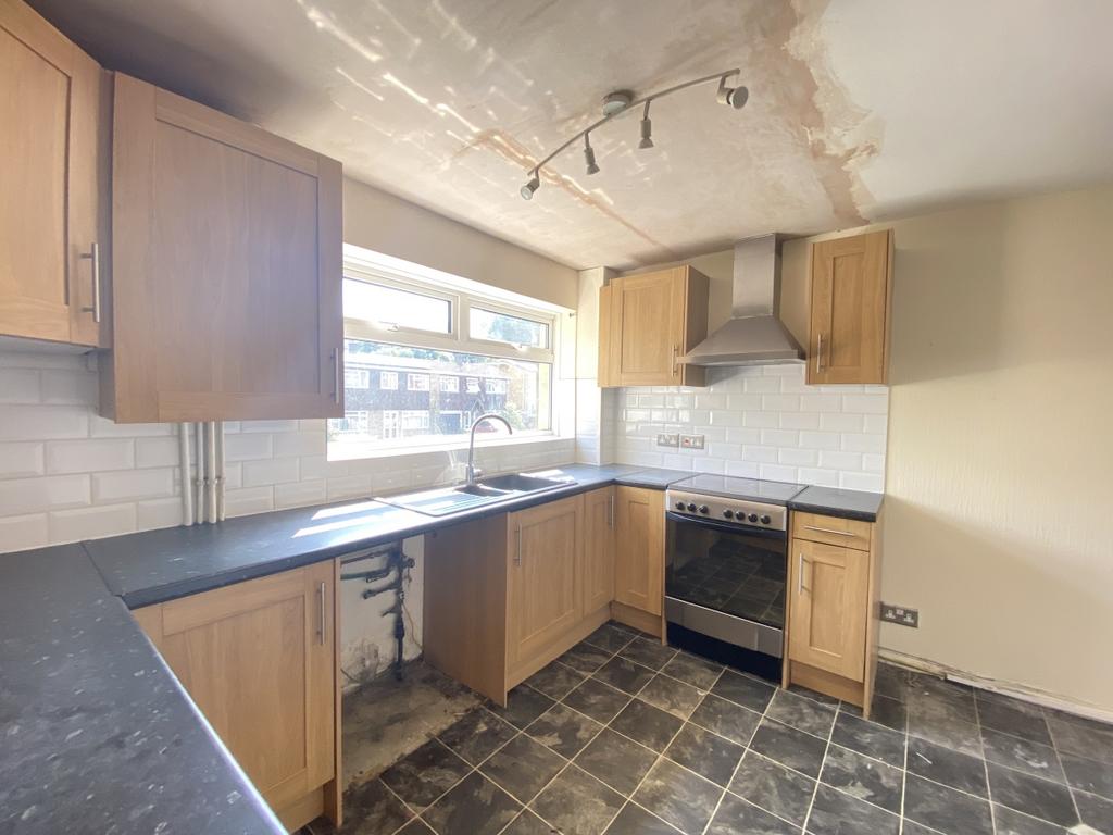 Chapman Avenue Maidstone ME15 3 bed terraced house £1,350 pcm (£312 pw)