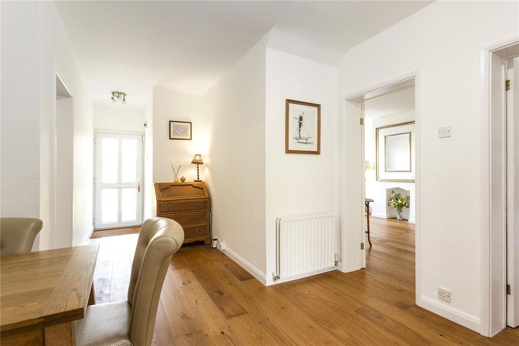Hallway/ Dining Area