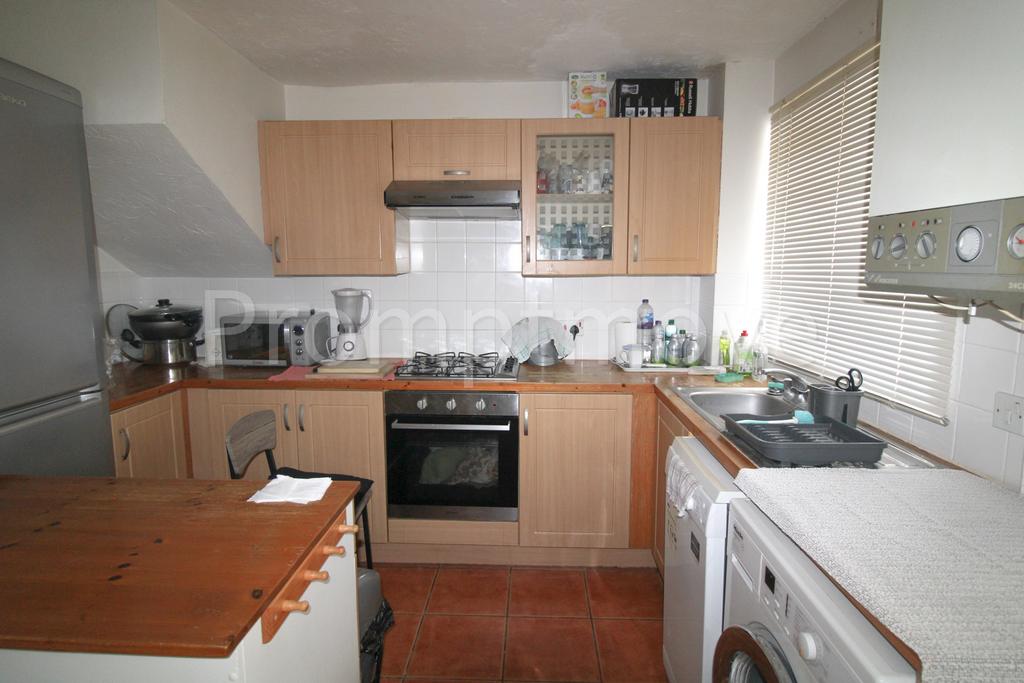 Cromer Way Luton LU2 7DB 3 bed end of terrace house for sale £335,000