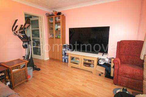 3 bedroom end of terrace house for sale, Cromer Way Luton LU2 7DB