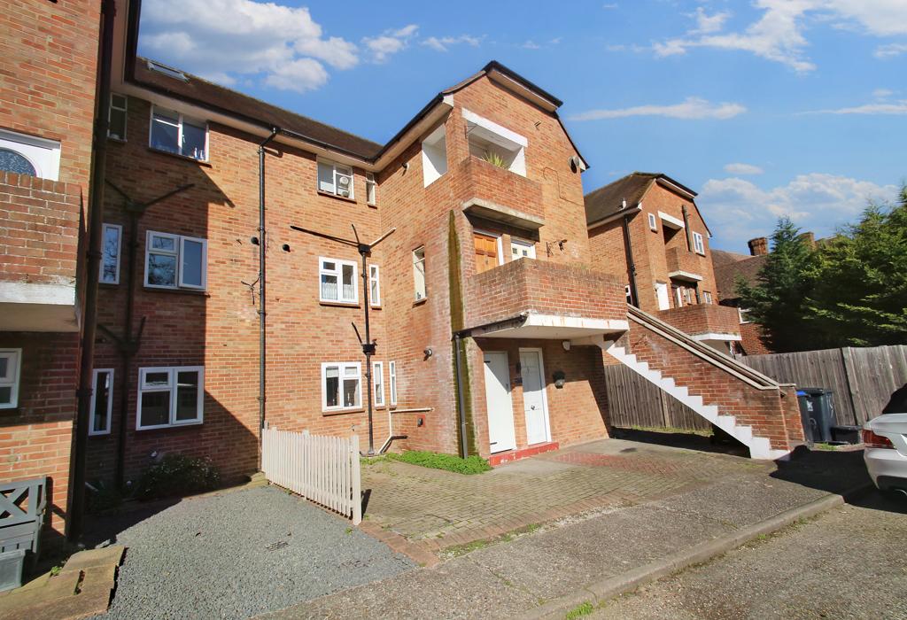 Thornbridge Road, Iver, Buckinghamshire 2 bed for sale £