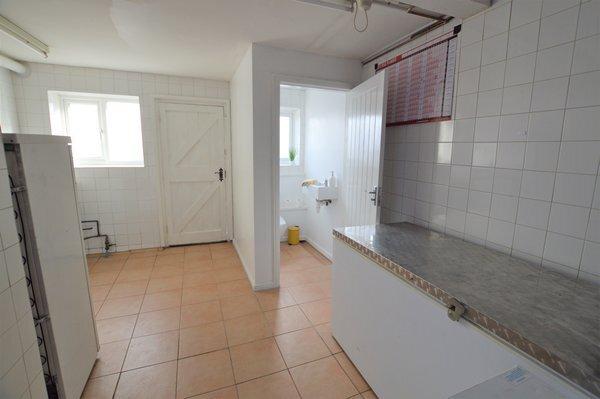 Old prep room &amp; cloakroom