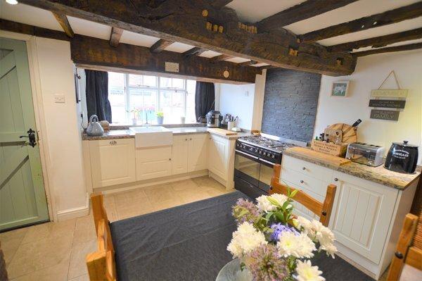 Breakfast/kitchen