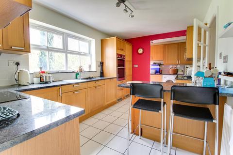 7 Bicton Road, Swindon, SN25 4TU