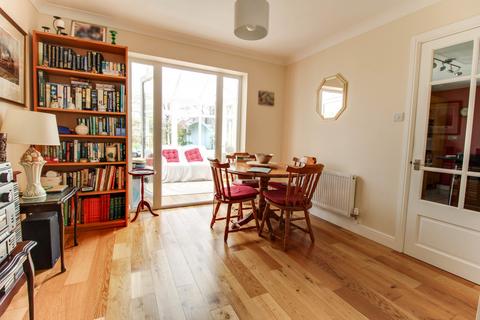 7 Bicton Road, Swindon, SN25 4TU