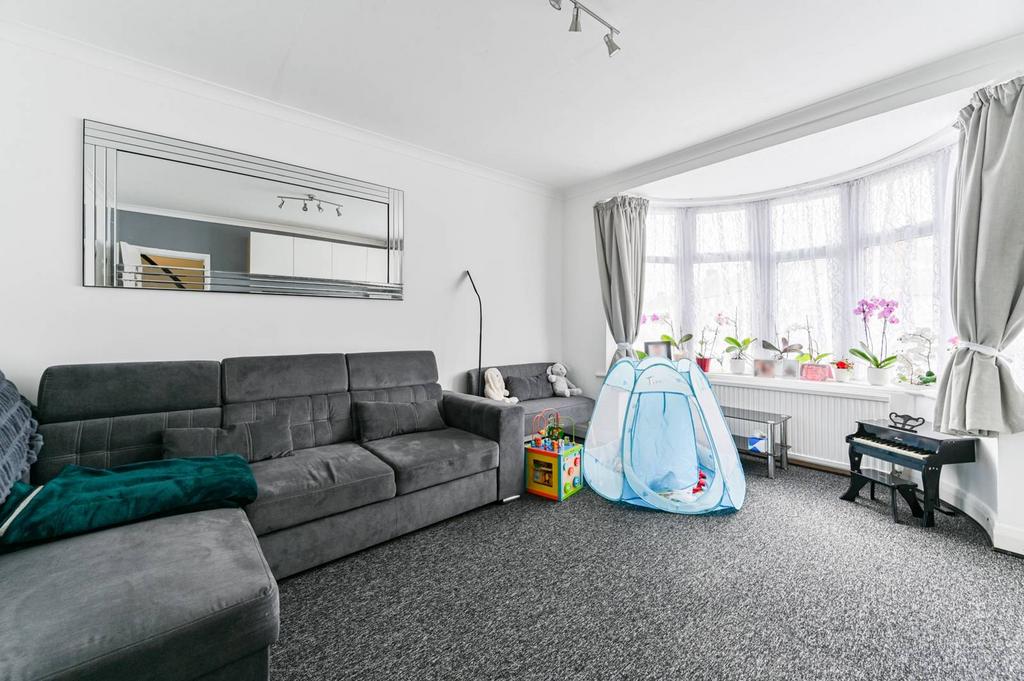 Green Lane, Edgware, HA8 3 bed semidetached house for sale £600,000