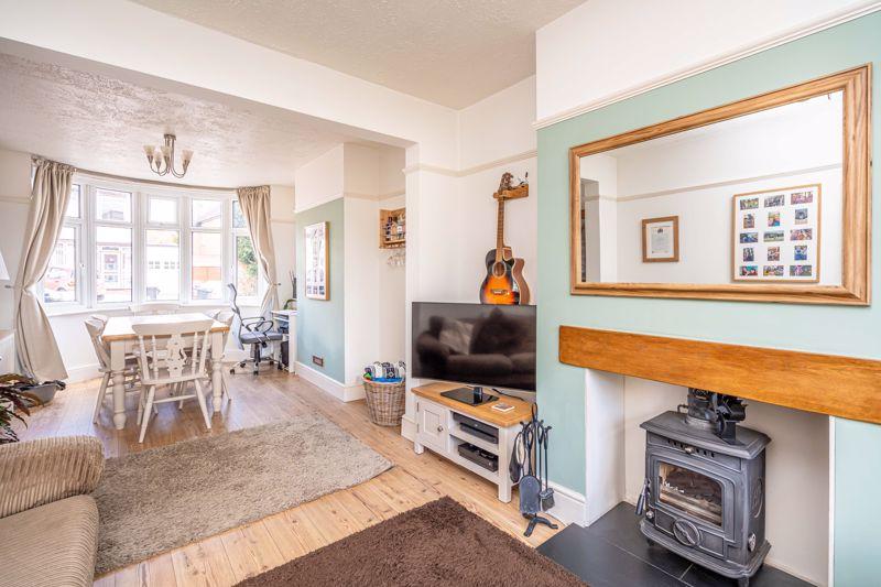 Burland Avenue, Claregate, Wolverhampton 3 bed semidetached house for