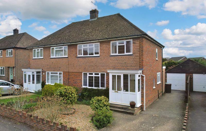 Boxalls Grove, Aldershot 3 bed semidetached house £450,000