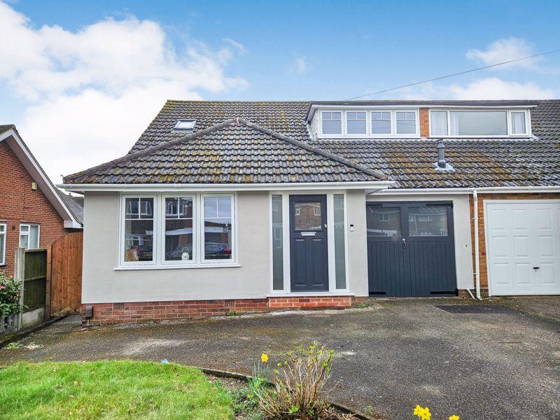 Highfield Road, Burntwood, WS7 9BY 4 bed semidetached bungalow for