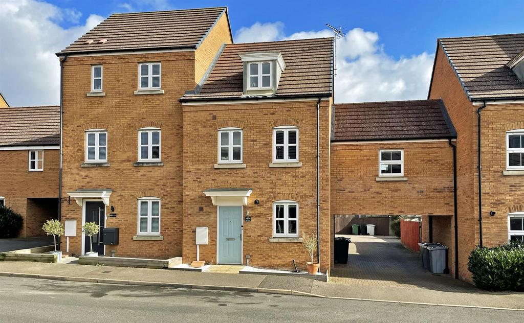 Banks Crescent, Stamford 3 bed townhouse for sale £325,000