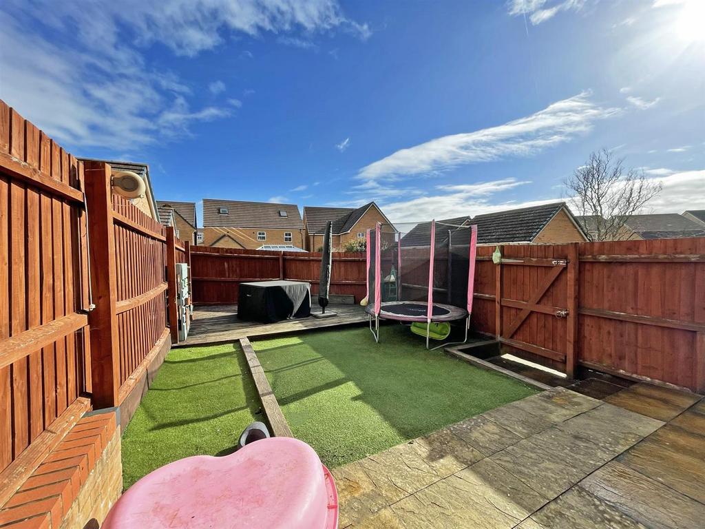 Banks Crescent, Stamford 3 bed townhouse for sale £325,000
