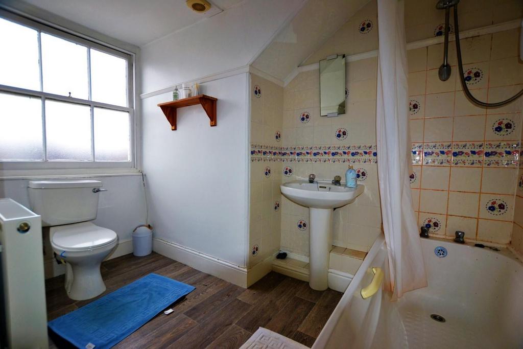 Bedroom 5 - Ensuite
