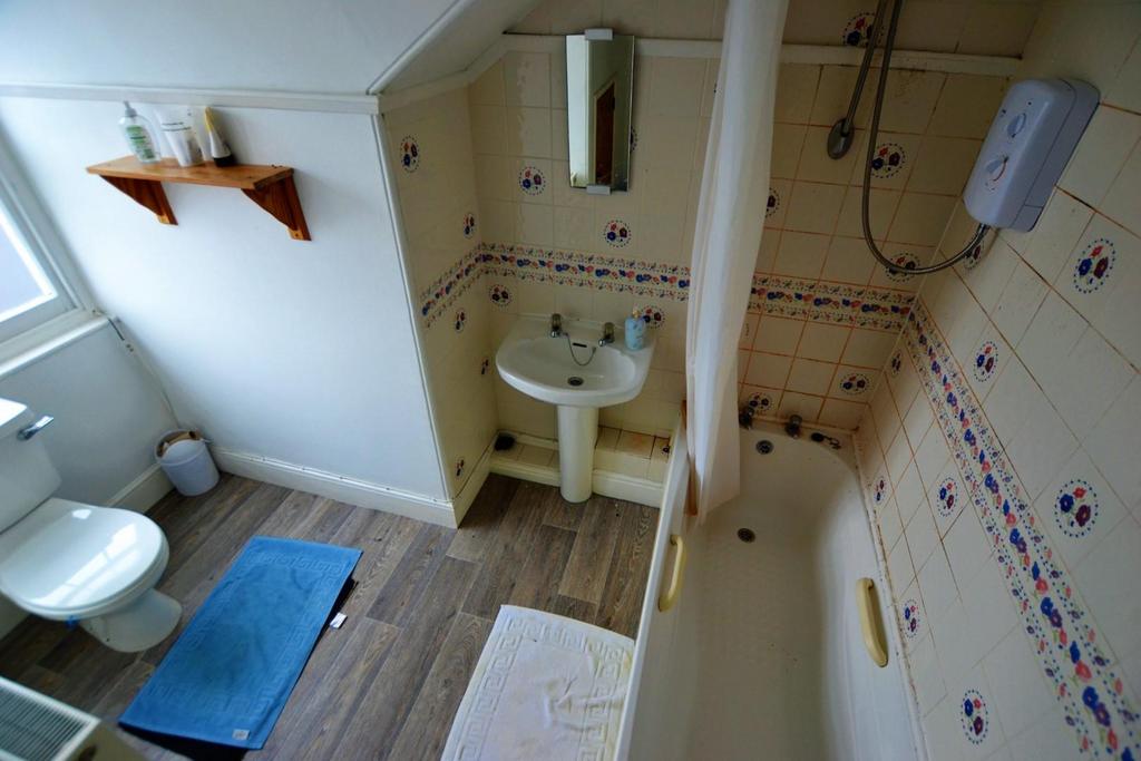 Bedroom 5 - Ensuite
