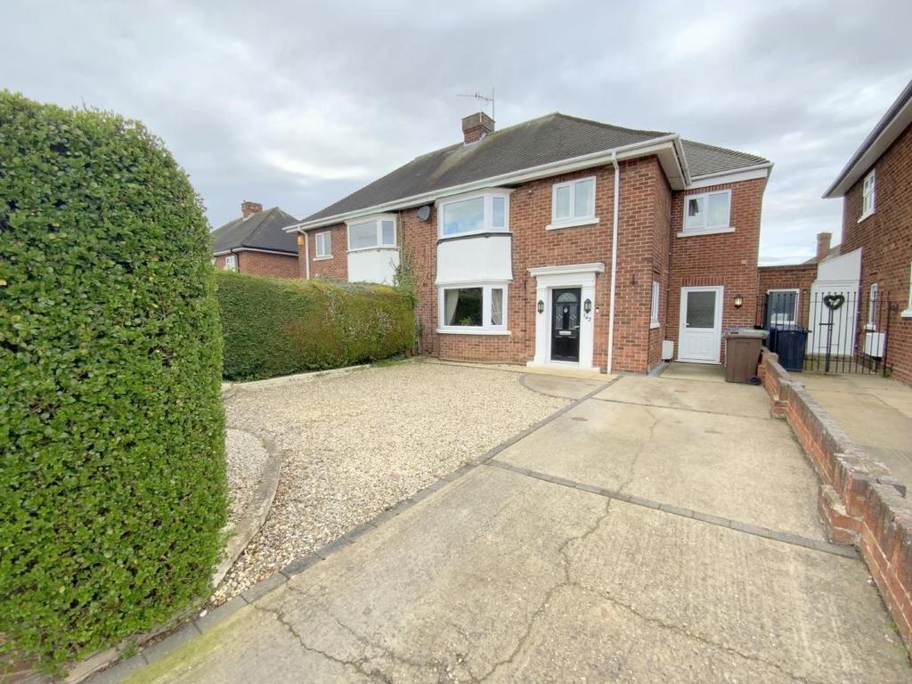 Davenport Drive, Cleethorpes 4 bed semidetached house for sale £230,000