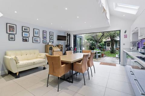32 Seward Road, London, W7 2JR