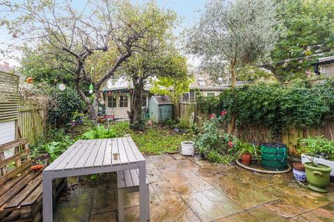 32 Seward Road, London, W7 2JR